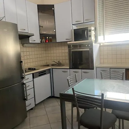 Apartment Split Soul-Steps From Beach And Center *
