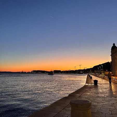 Apartment Split Soul-Steps From Beach And Center Split