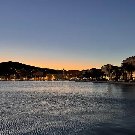 Apartment Soul-steps From And Center