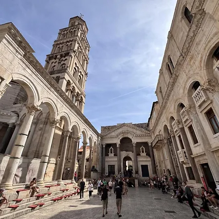 Apartment Soul-steps From And Center *