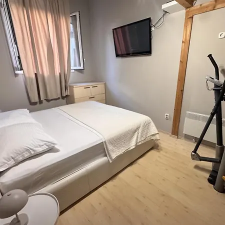 Apartment Soul-steps From And Center