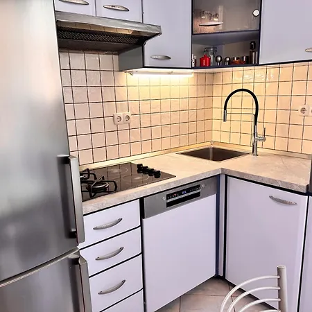 Soul-steps From And Center Apartment