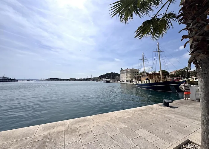Soul-steps From And Center Apartman Split