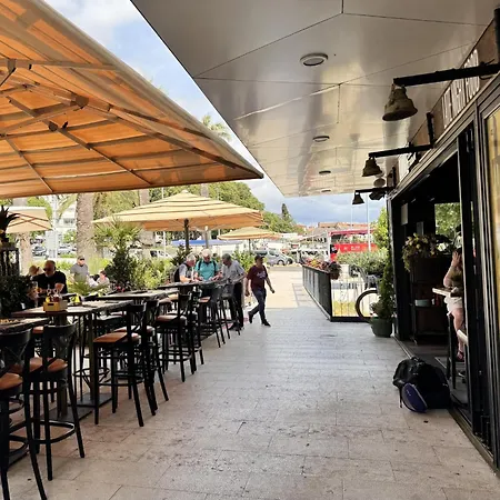 公寓 Soul-steps From And Center